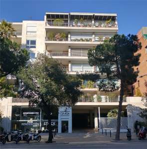 4 bedroom Apartment for sale in Barcelona