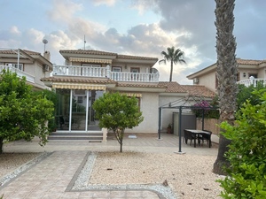 3 bedroom Villa for sale in Villamartin