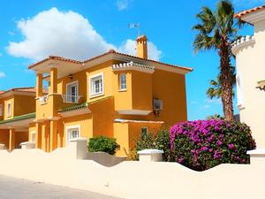 3 bedroom Villa for sale in Altaona Golf