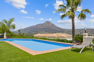 Casa de 4 dormitorios en venta en Javea