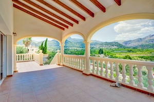 5 bedroom Villa for sale in Orba