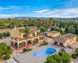 4 bedroom Finca for sale in Orihuela