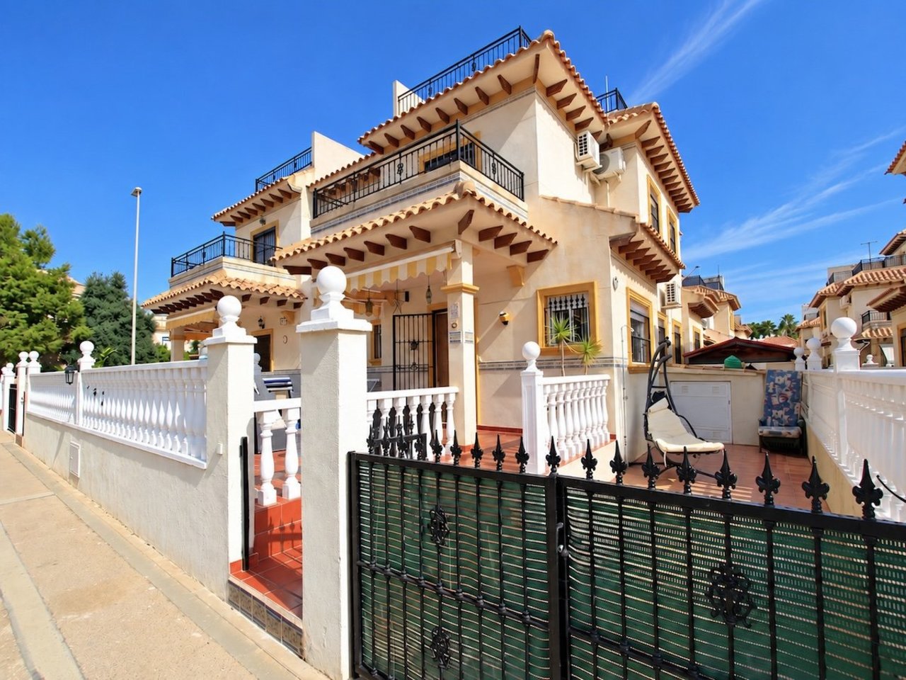 2 bedroom Townhouse for sale in Cabo Roig