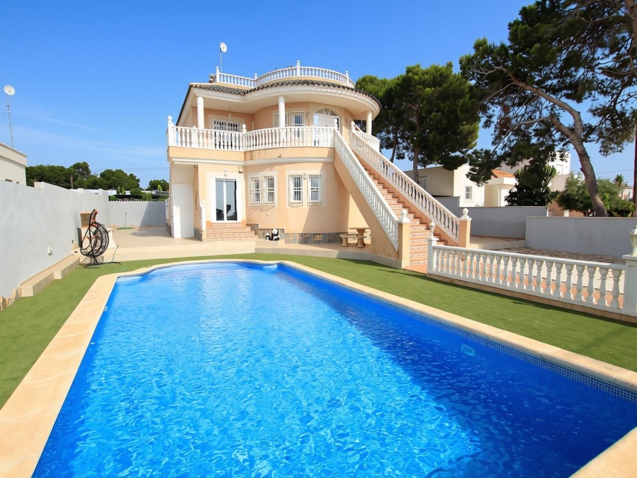 5 schlafzimmer Villa 
zum verkauf in Campoamor