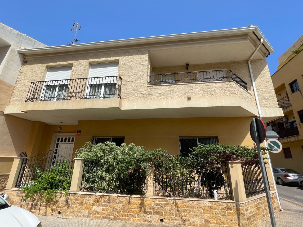 5 bedroom Townhouse for sale in Formentera del Segura