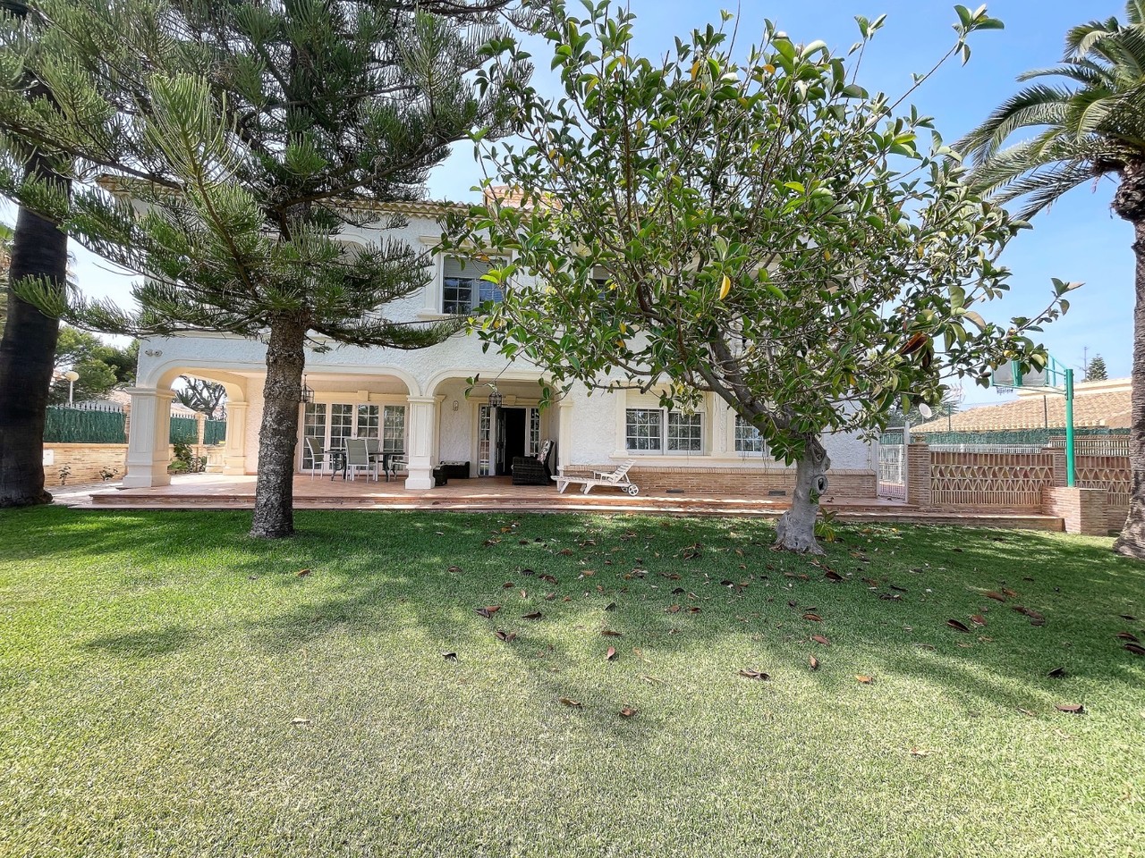 8 спальни Вилла для продажи в Orihuela Costa