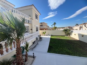 5 bedroom Villa for sale in Algorfa
