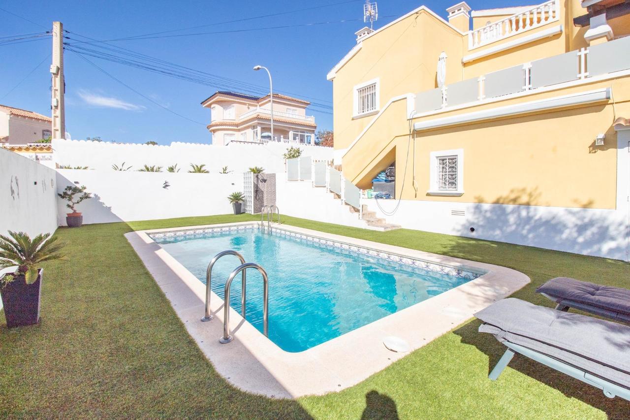 3 bedroom Villa for sale in San Miguel de Salinas