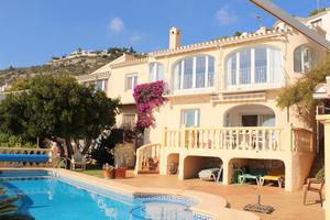 Villa de 6 dormitorio se vende en Javea