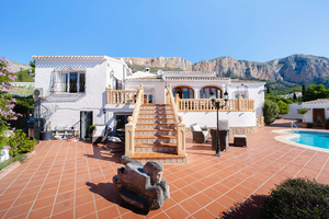 Casa de 4 dormitorios en venta en Javea