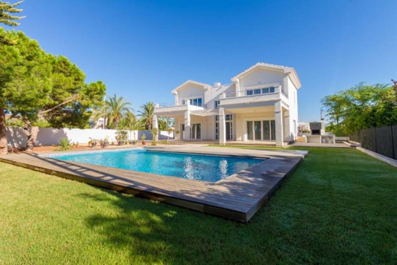 4 bedroom Villa se vende en Orihuela Costa