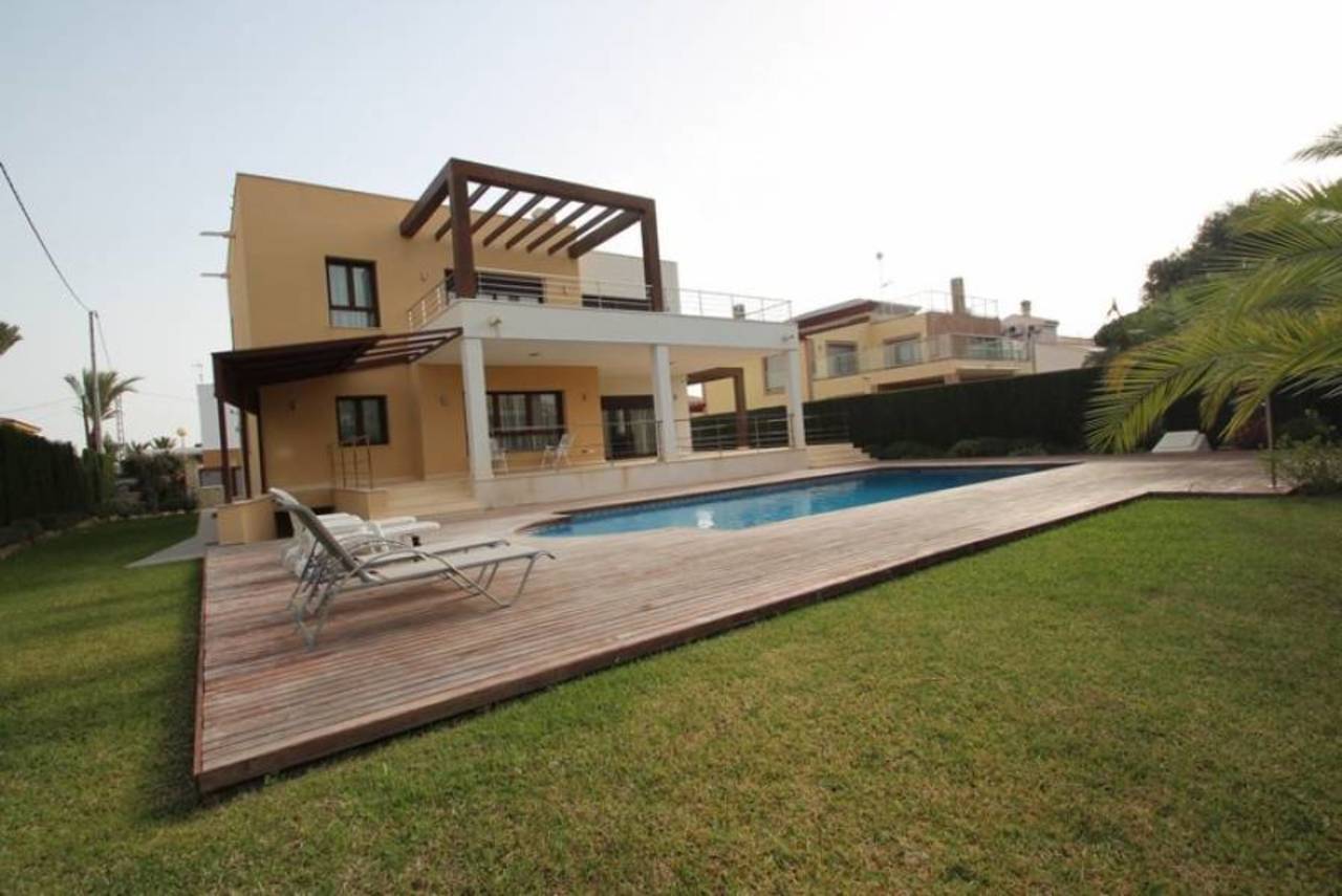 5 bedroom Villa se vende en Orihuela Costa