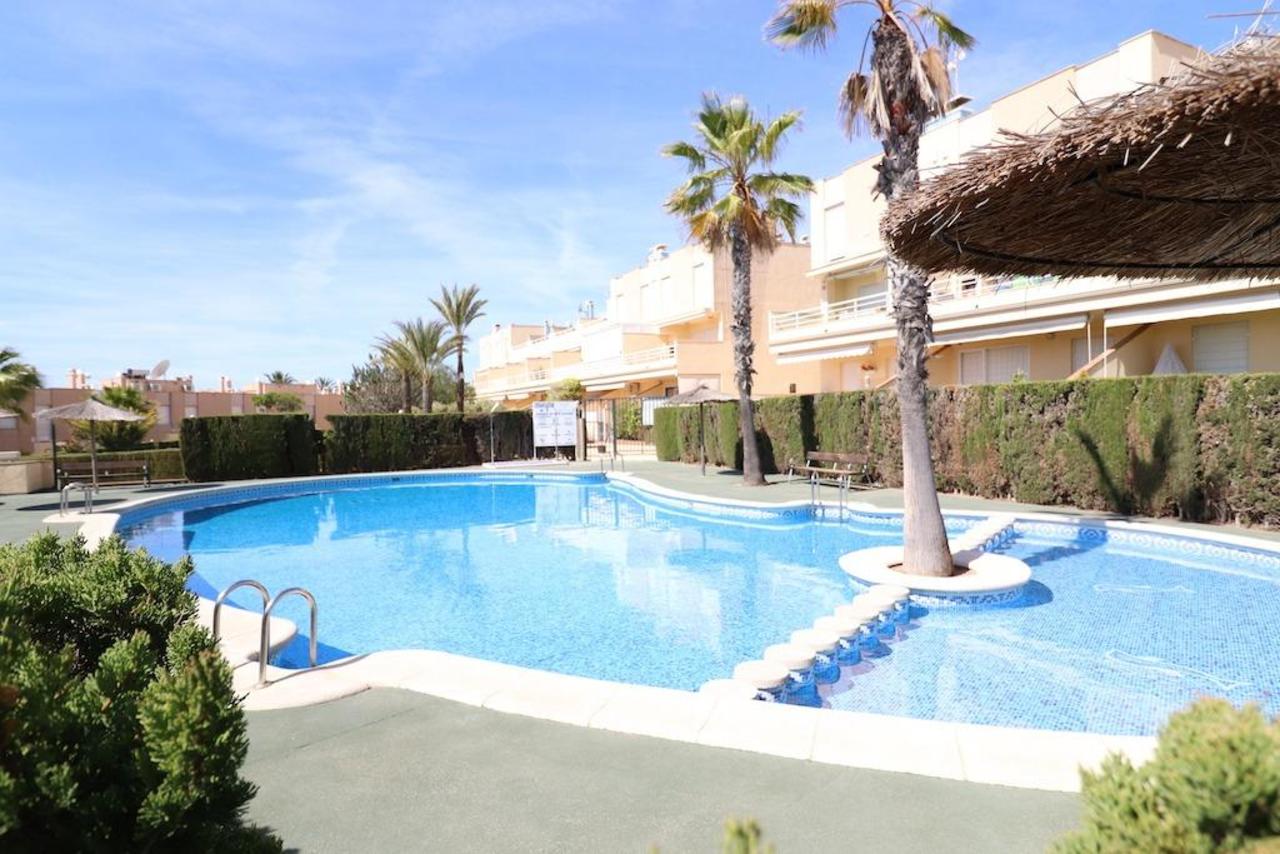 3 bedroom Adosado se vende en Orihuela Costa 