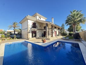 4 bedroom Villa for sale in Cabo Roig