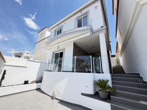 3 bedroom Apartment for sale in Villamartin