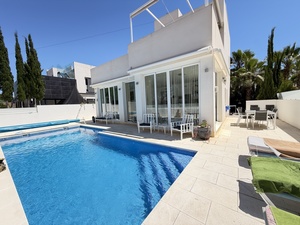 4 bedroom Villa for sale in Mil Palmeras