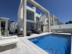 4 bedroom Villa for sale in Cabo Roig