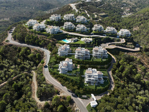 2 bedroom Apartment for sale in Benahavis