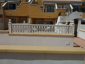 2 bedroom Villa for sale in Arenales del Sol