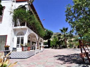 5 bedroom Villa for sale in Novelda