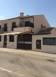 3 bedroom Geschakelde Woning te koop in San Cayetano