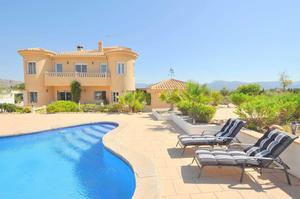 5 bedroom Villa te koop in Elda