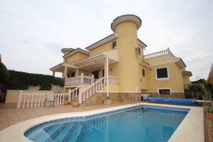 5 bedroom Villa for sale in Quesada