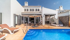3 bedroom Villa for sale in El Valle Golf