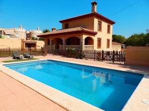 4 bedroom Villa te koop in Pinar de Campoverde