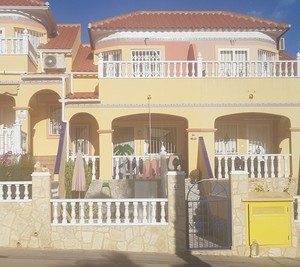 3 bedroom Geschakelde Woning te koop in Las Filipinas