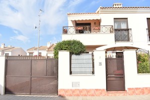 3 bedroom Geschakelde Woning te koop in San Cayetano