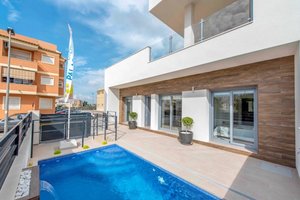 3 bedroom Geschakelde Woning te koop in Daya Vieja