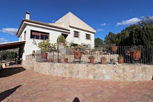 4 bedroom Villa for sale in Petrer