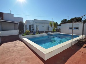 5 bedroom Villa for sale in Sax
