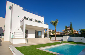 4 bedroom Townhouse for sale in La Marina