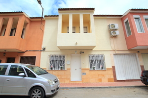 3 bedroom Townhouse for sale in Daya Vieja