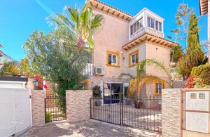 4 bedroom Villa for sale in La Zenia