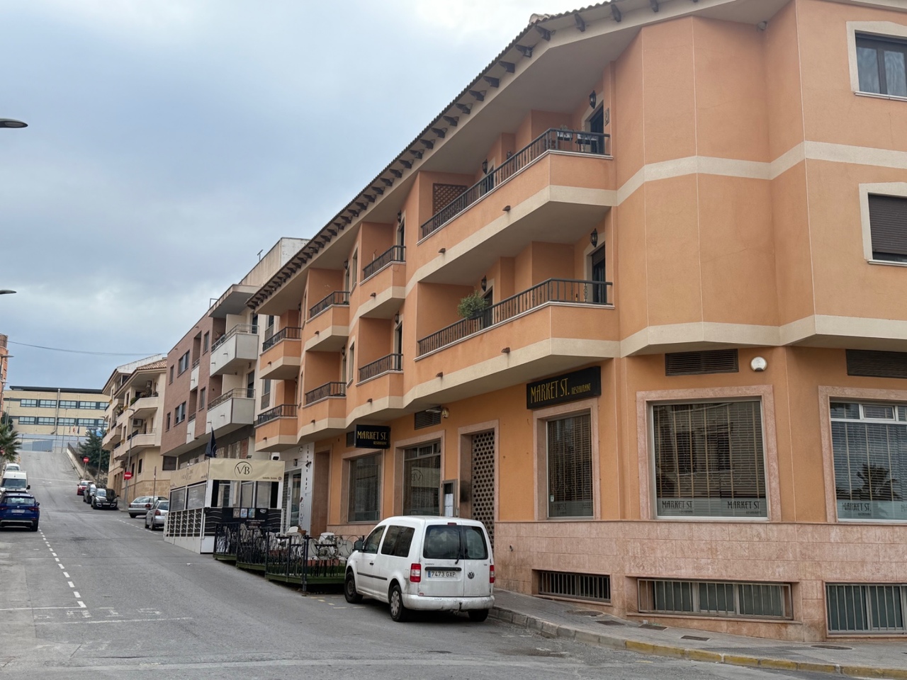 Comercial se vende en San Miguel de Salinas 