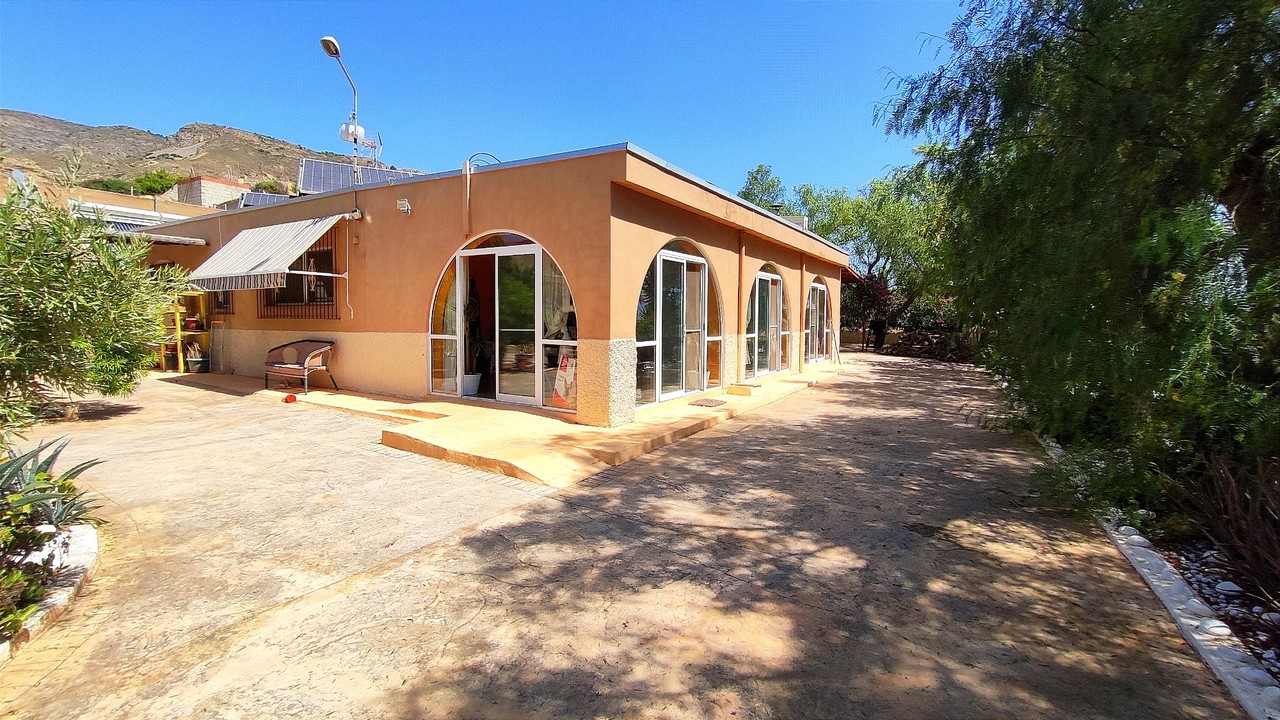 5 schlafzimmer Finca 
zum verkauf in Elche