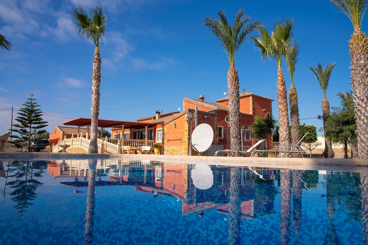 6 bedroom Finca se vende en Dolores