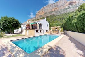 Villa de 6 dormitorios en venta en Javea