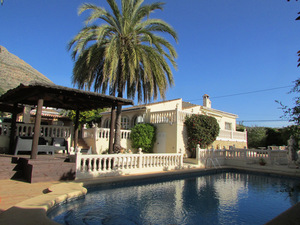 Casa de 4 dormitorios en venta en Javea