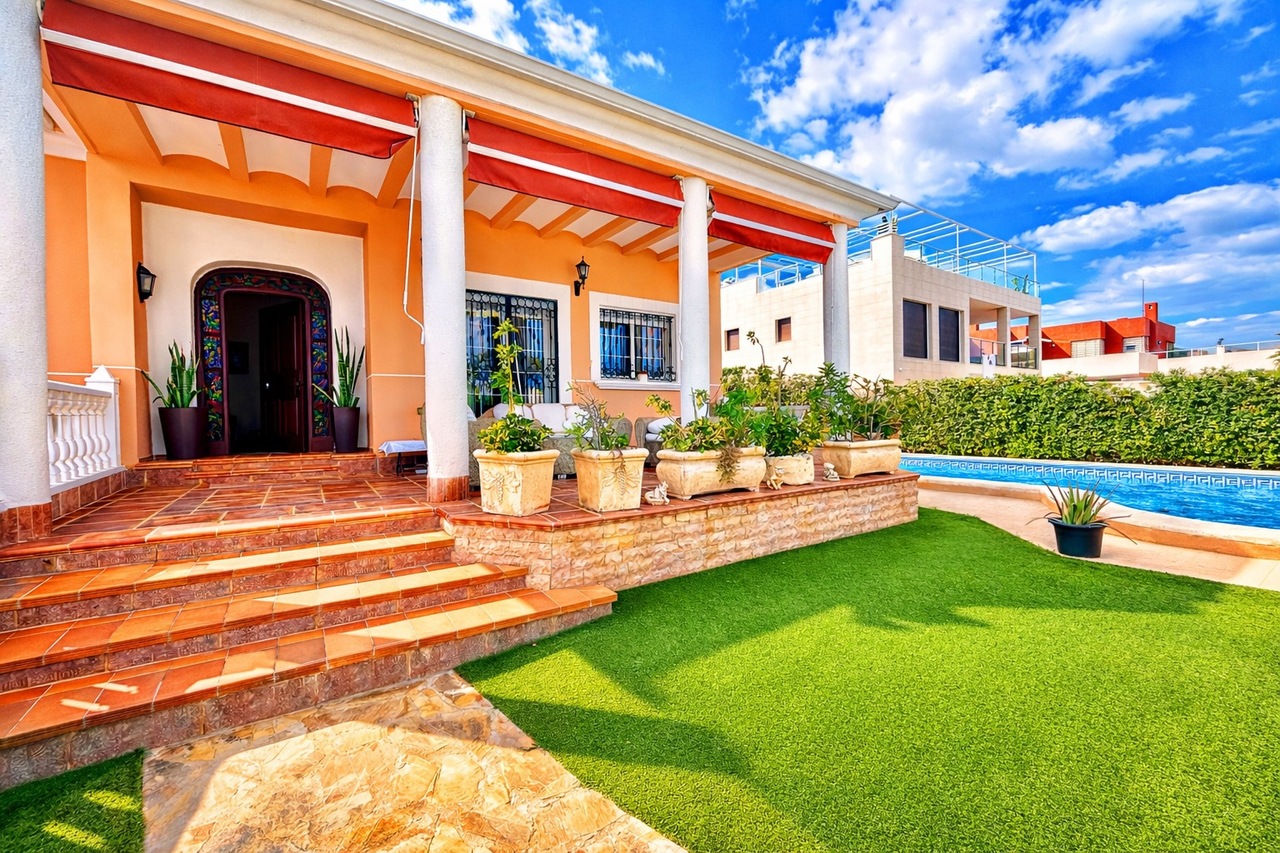 6 bedroom Villa for sale in La Mata