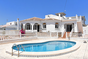 6 bedroom Villa for sale in Torrevieja