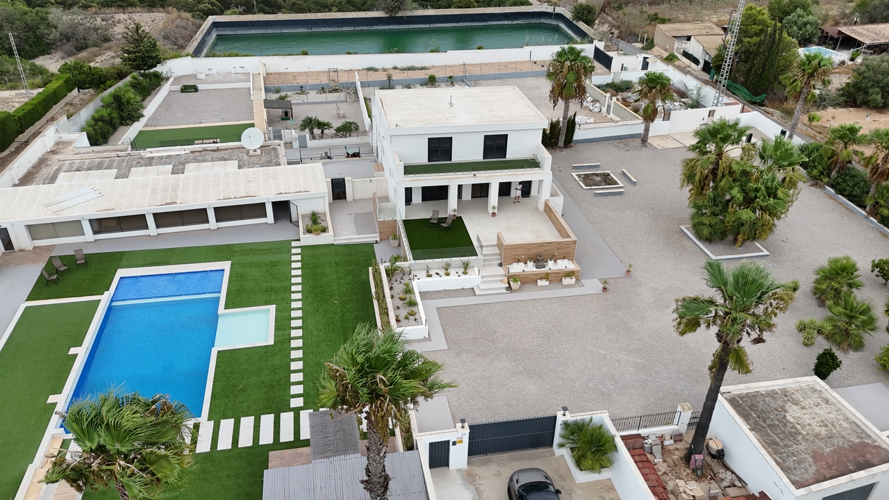8 bedroom Villa for sale in Los Montesinos