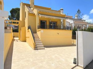 3 bedroom Villa for sale in Villamartin