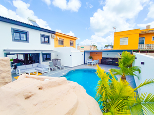 5 bedroom Townhouse for sale in Los Urrutias