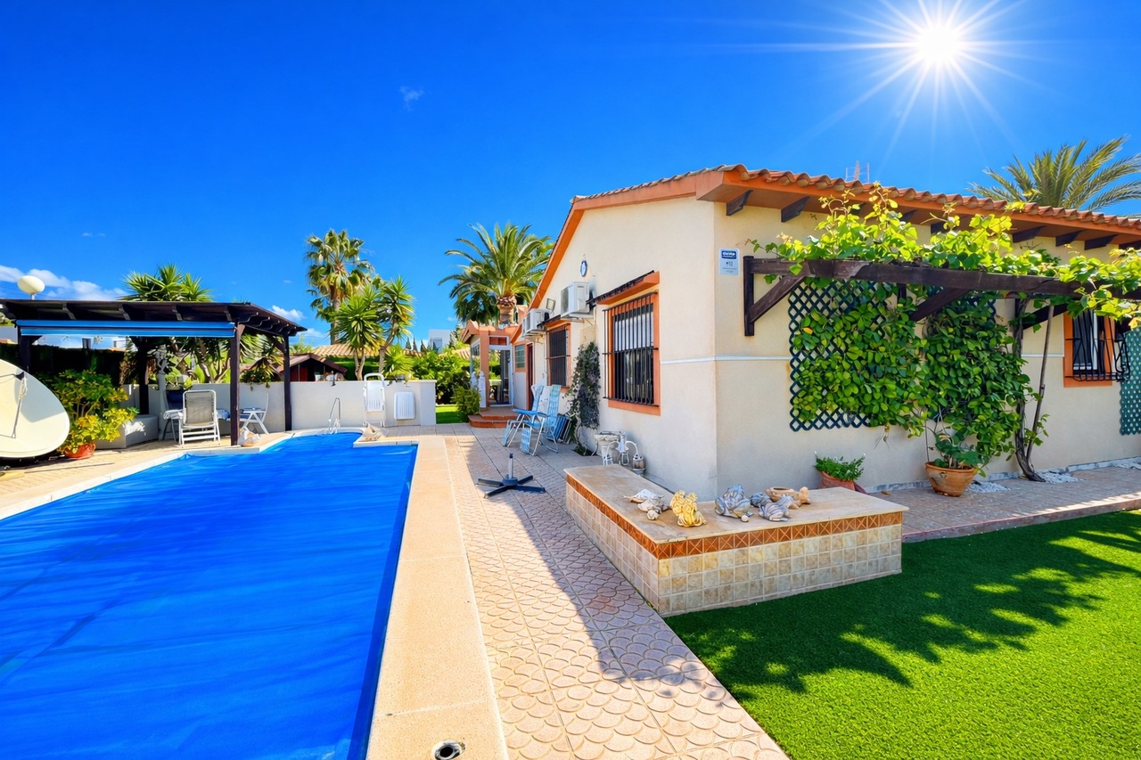3 schlafzimmer Villa 
zum verkauf in Cabo Roig 