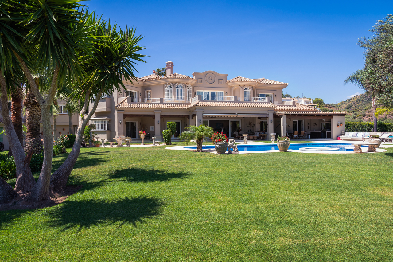 7 bedroom Villa te koop in Nueva Andalucia