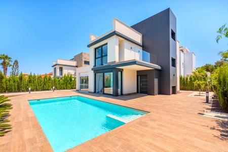 Why You Should Sell Your Property With A Real Estate Agency